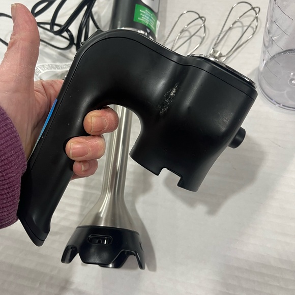 NINJA IMMERSION BLENDER AND ACCESSORIES - Picture 4 of 9